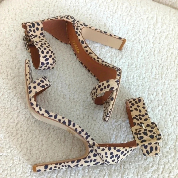 X2B Cheetah Print Ankle Strap Heels - Picture 3 of 7